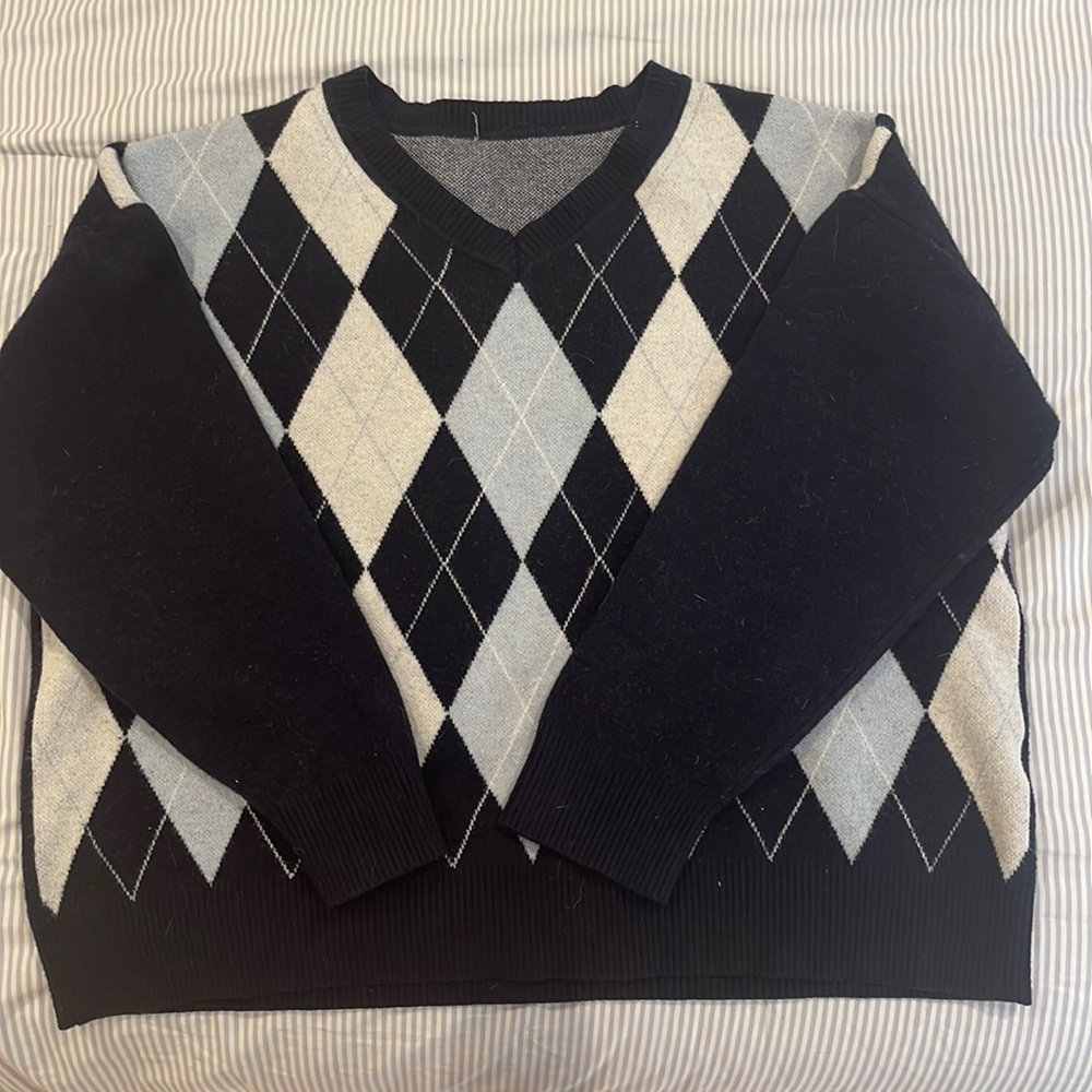 Dark blue v neck sweater